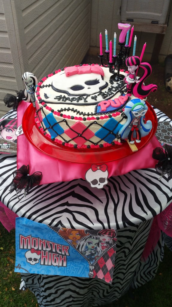 All Out cake table by Roxy